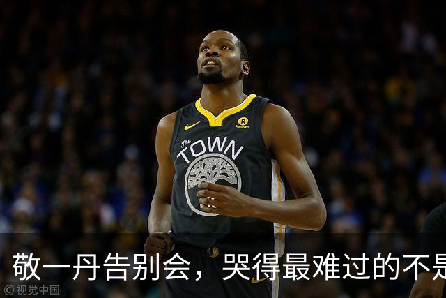 敬一丹告别会，哭得最难过的不是丈夫，不是女儿，而是少露面的她